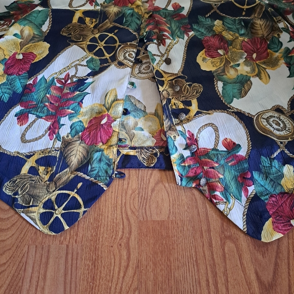 Women's S/S Button Front Allover Print Blouse - Picture 4 of 5